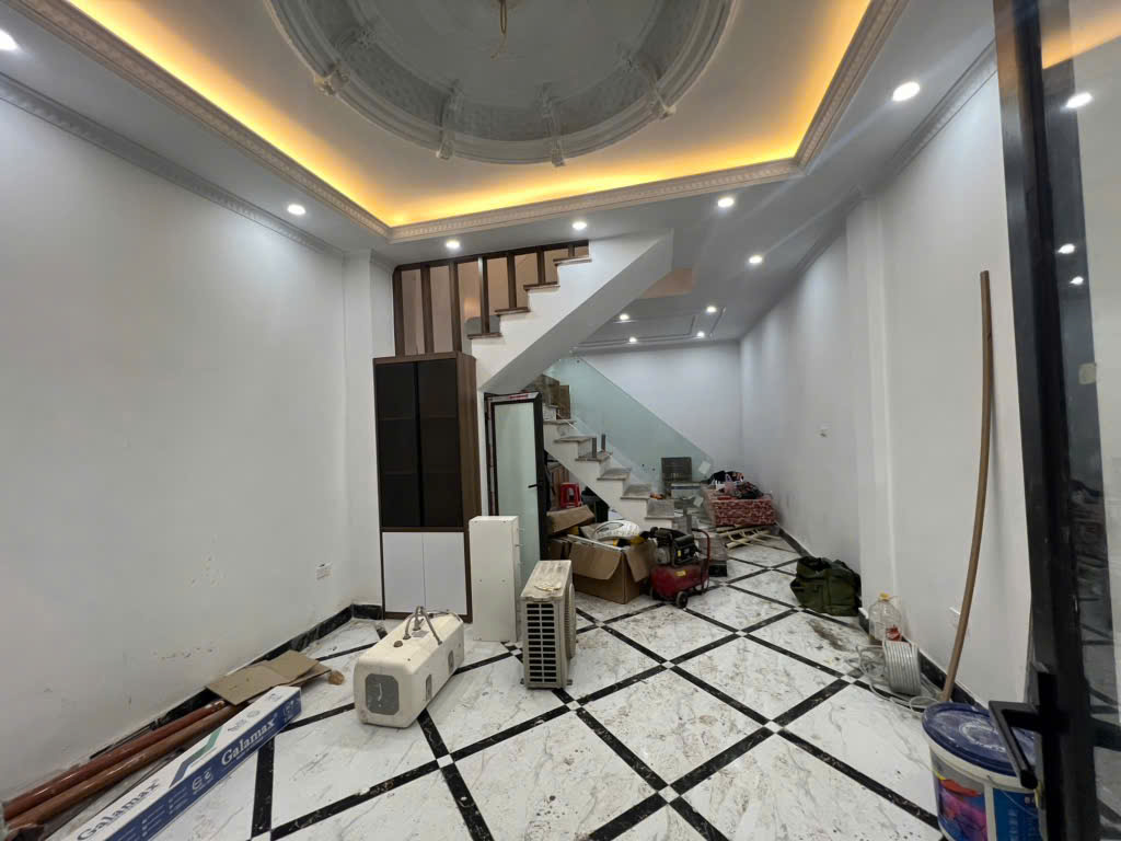 Bán nhà GIẢI PHÓNG, KIM ĐỒNG. Ô TÔ VÀO NHÀ DT rộng 48m 5T. Chỉ 10 tỷ 2